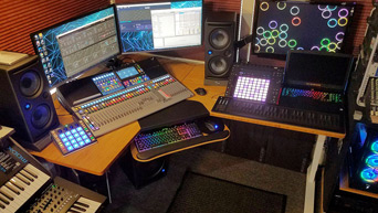 UPLIFT V2 L-Shaped Standing Desk