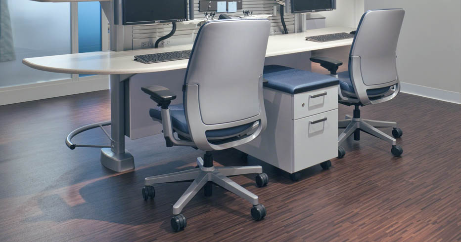 The 9 Best Desk Chairs for Short People - The Modest Man